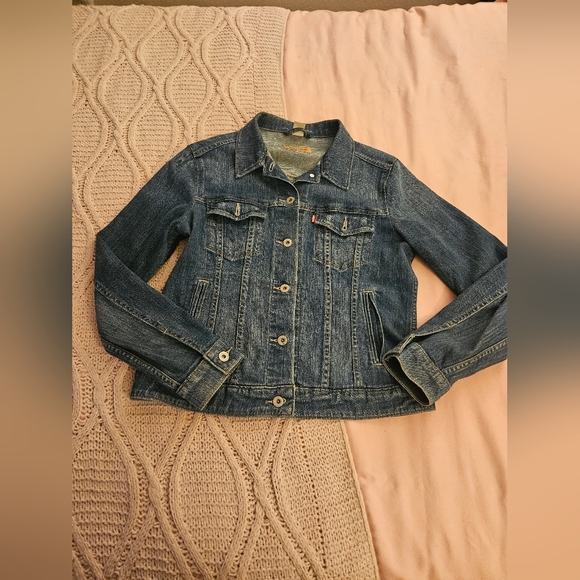 Levi's Jackets & Blazers - Levi's Women's Trucker Jean Jacket
